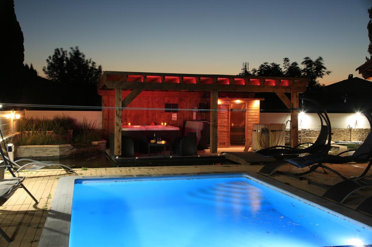 Chalet Mont Ventoux Et Chalet Vip Camaret-sur-Aigues Esterno foto