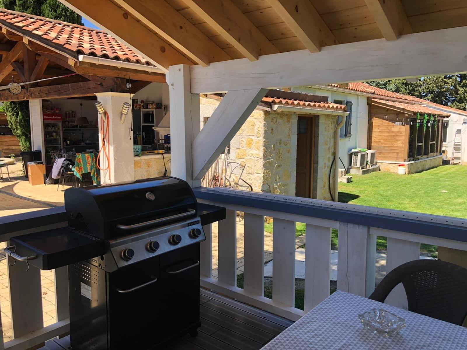 Chalet Mont Ventoux Et Chalet Vip Camaret-sur-Aigues Esterno foto